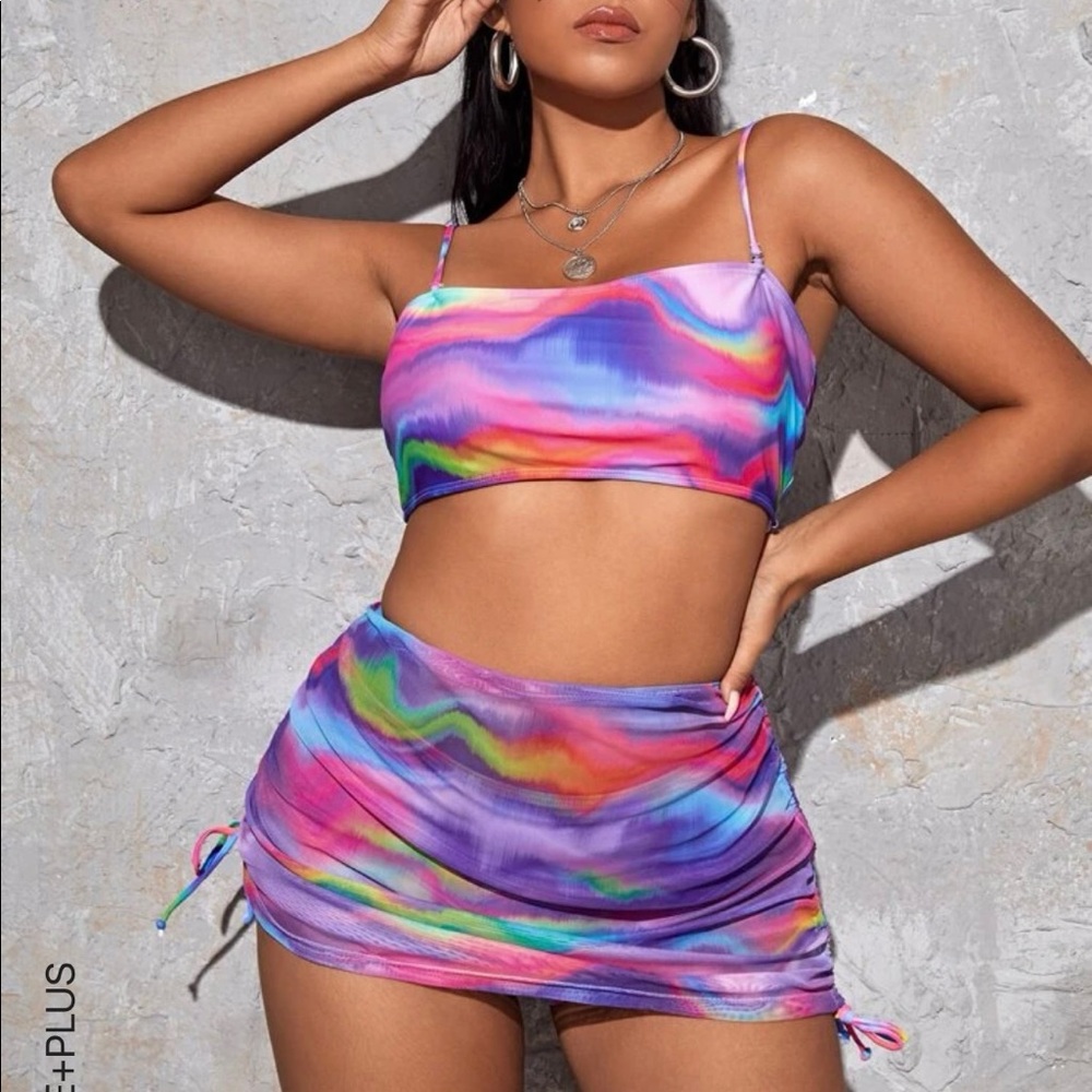 Never worn 3PC Plus Tie Dye Triangle Bikini Swimsuit & BeachSkirt. Sz 3XL